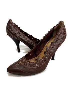 Naughty Monkey Brown Scalloped Faux Leather Pumps size 10